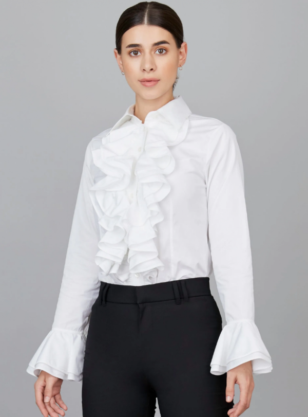 Kemeja dengan aksen ruffles di bagian depan